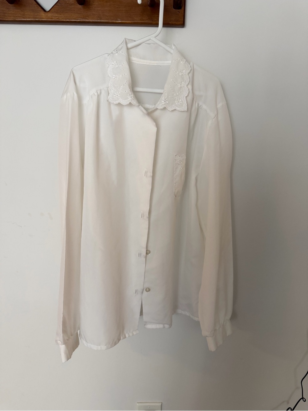 Vintage-Inspired White Lace Collar Button-Up Blouse